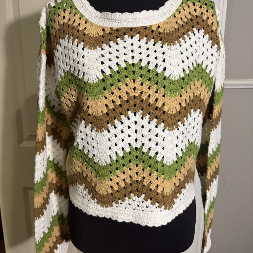 Chevron Patterned Crew Neck Sweater